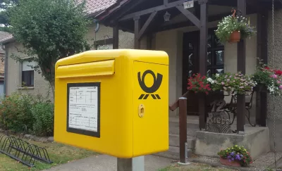 Bild eines gelben Post-Briefkasten