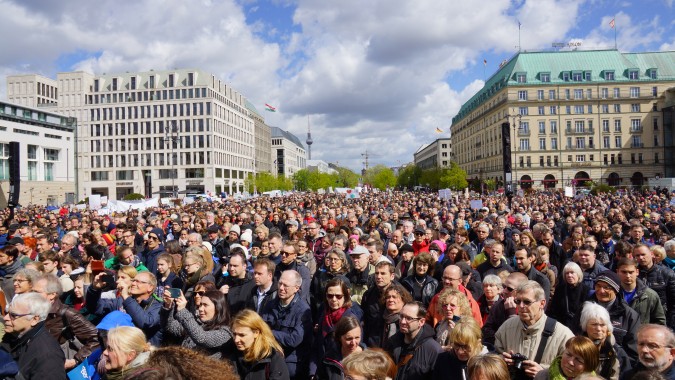 Nach Angaben der Polizei kamen 5000 Teilnehmer zur Abschlusskundgebung am Pariser Platz